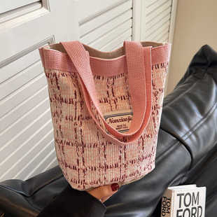 今年流行便当饭袋子布帆布包包2025新款小众手提单肩百搭水桶包女