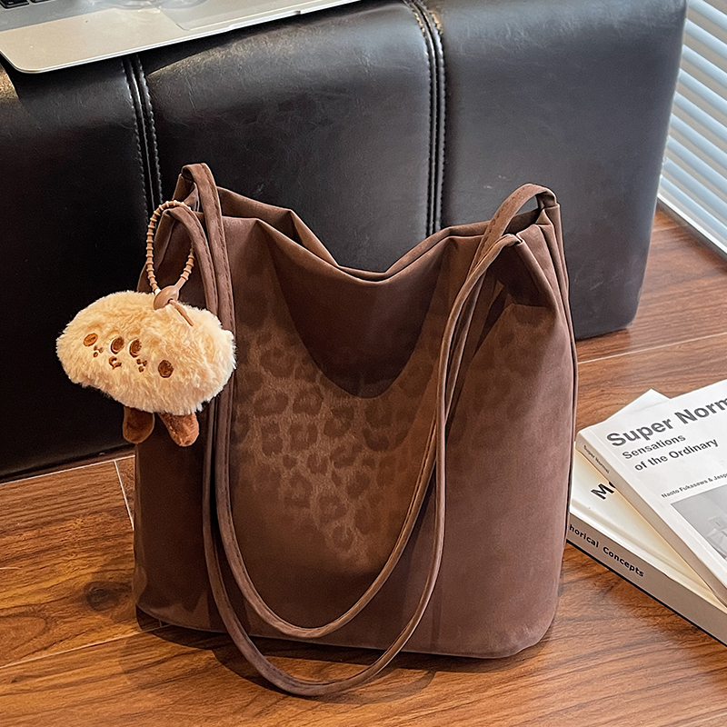 复古麂皮绒托特包女大容量通勤单肩包高级感水桶包