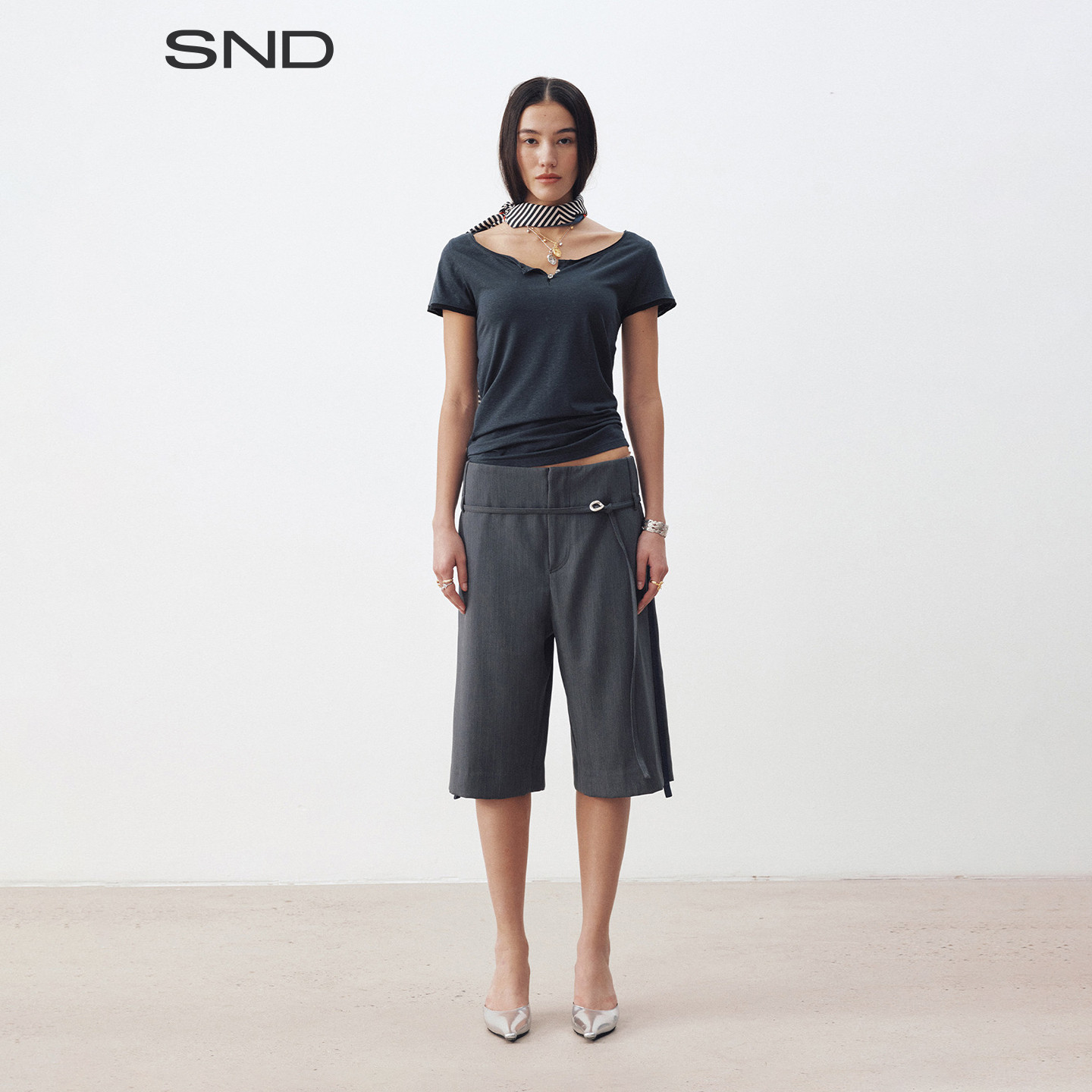 SNDSS26混纺系带西装短裤女款图片