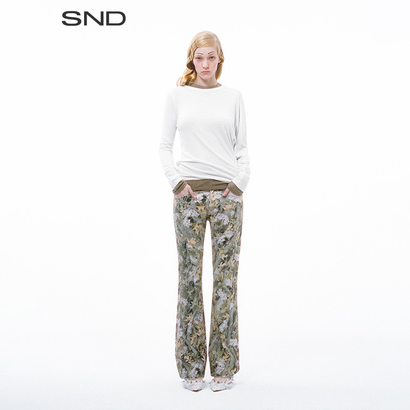 SNDAW25流线拼接微喇牛仔裤图片