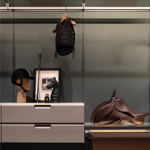 马头衣帽间搭配马术骑士软装 饰品复古样板房陶瓷 书房现代主题装