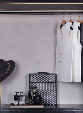 意式轻奢全屋定制样板房衣帽间设计毛毡衣收纳组合装饰品搭配设计