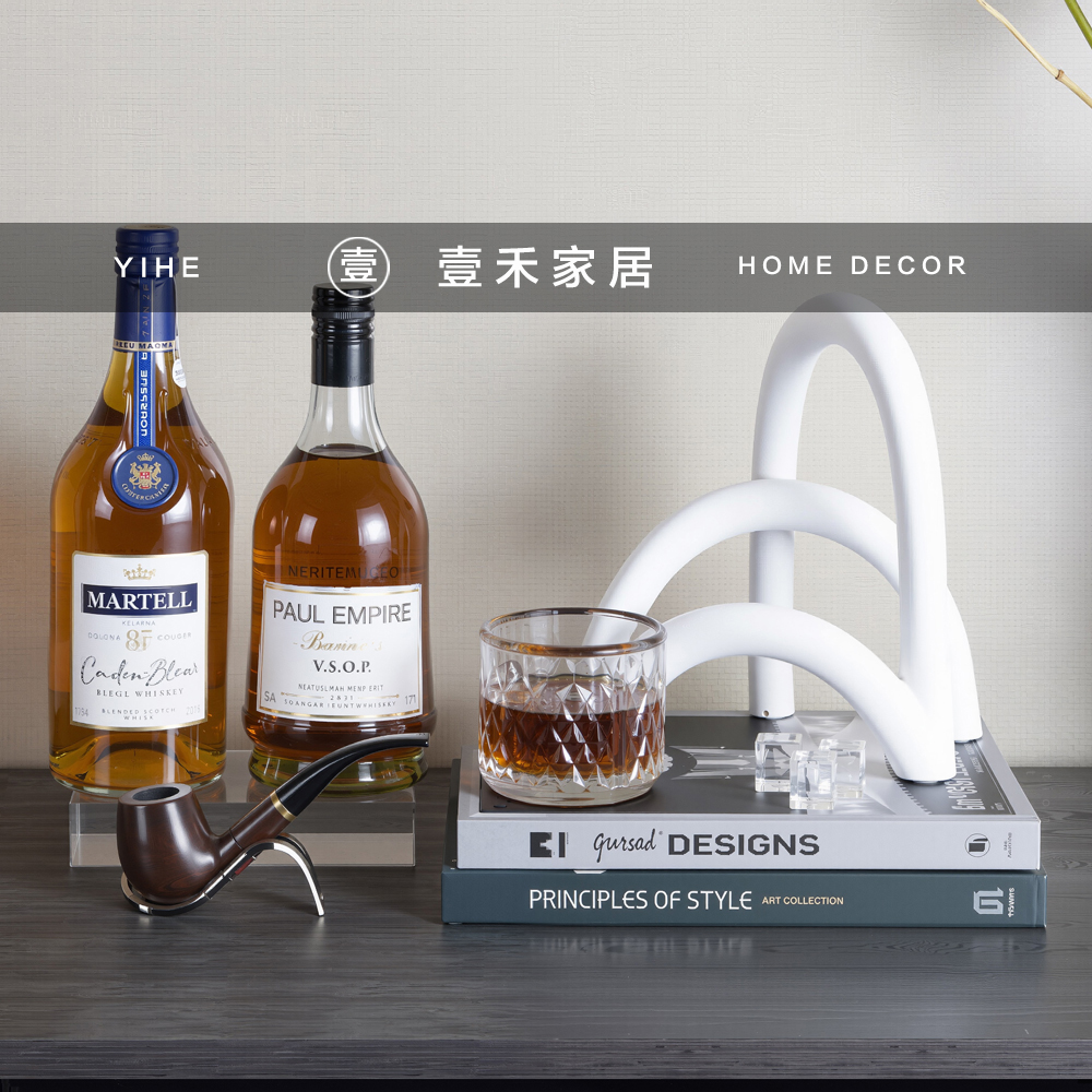 现代简约样板房卧室床头柜装饰品组合摆件洋酒红酒仿真书摄影道具