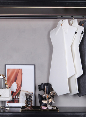 意式高端样板房软装家居衣帽间毛毡衣包包口红装饰品组合搭配摆件