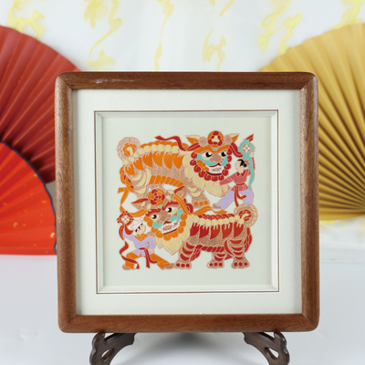 非遗文化佛山铜凿剪纸写色舞龙舞