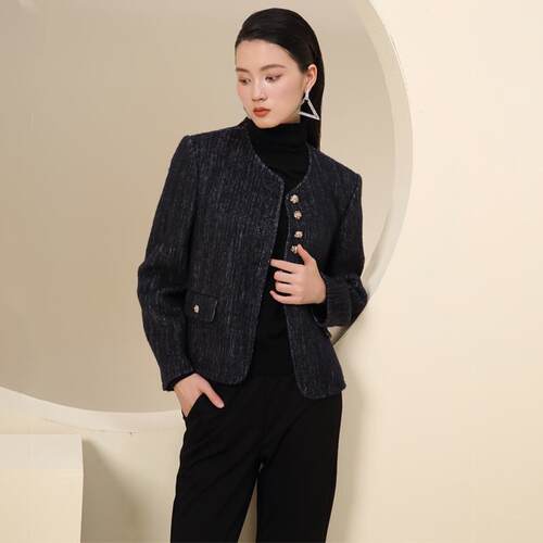 经典百搭短款大衣黛思陆女装