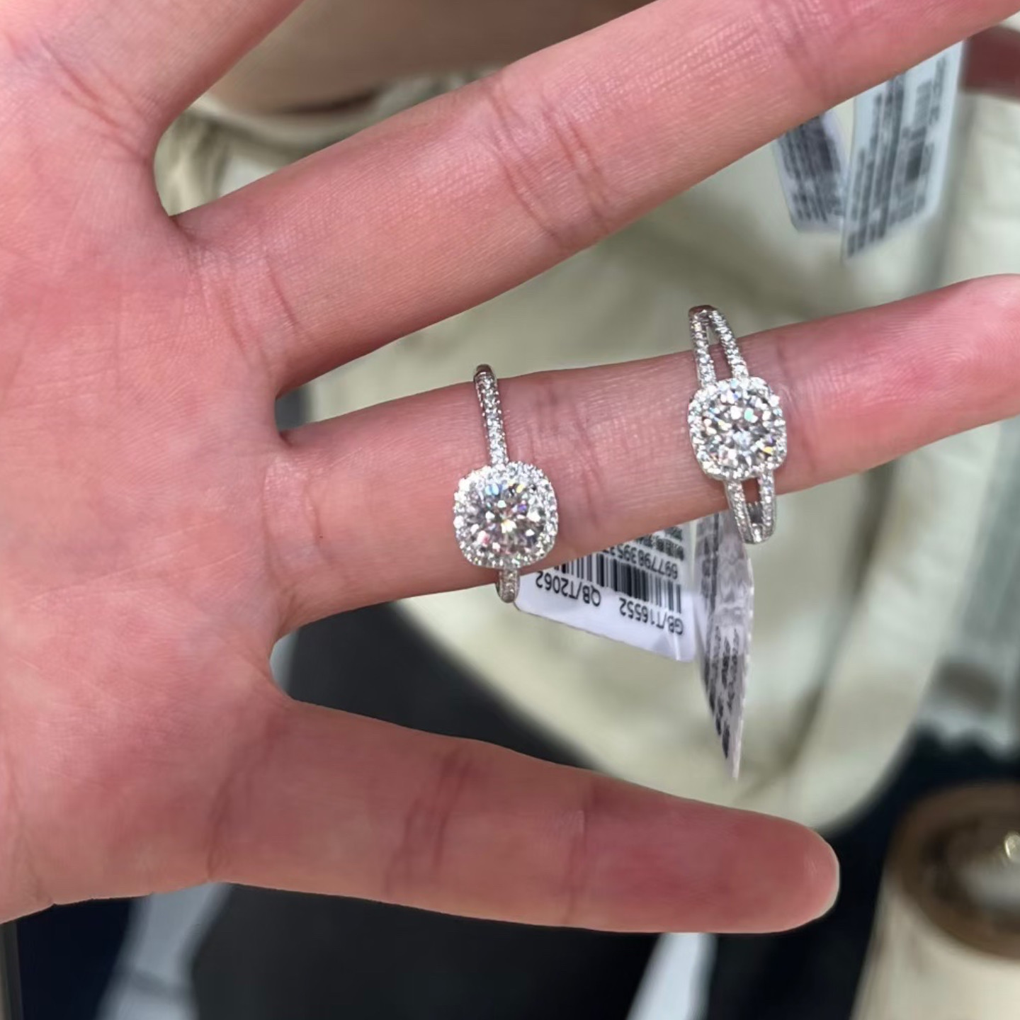胖东来同款1克拉莫桑钻小方糖戒指高端珠宝情人节送女朋友送闺蜜