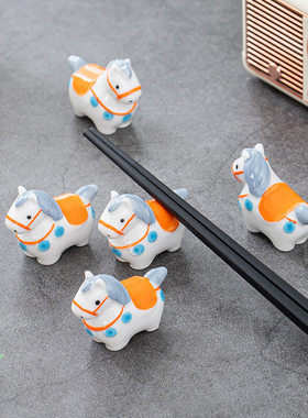 2026年马年小马生肖小摆件陶瓷筷子架唐朝马工位创意吉祥寓意摆件