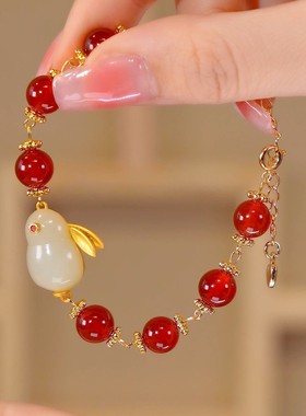 和田玉纳福玉兔手链女生国潮古风生肖兔网红手绳红豆玛瑙礼物