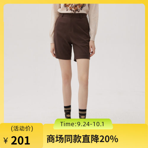 西装短裤，面料紧密细腻柔软亲肤