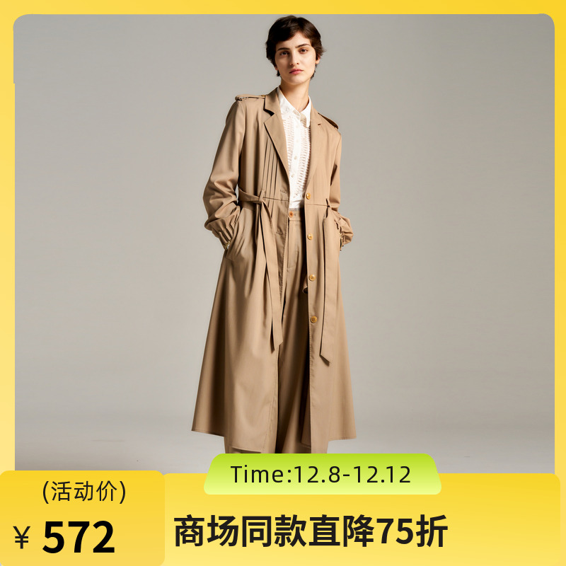 知性翻领风衣，材质顺滑，版型利落