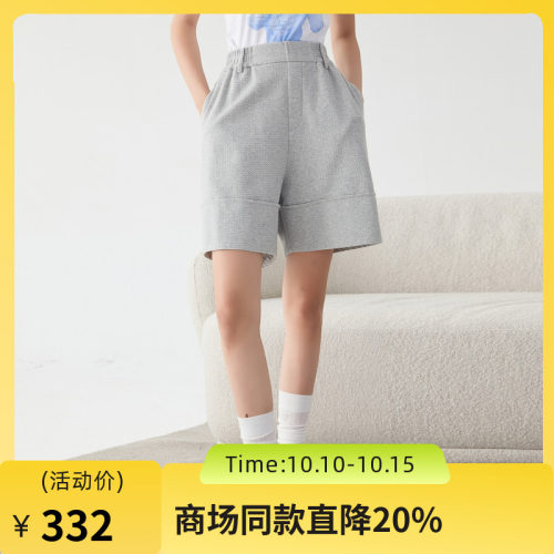 卫衣材质面料，触肤舒适柔软，上身挺括有型