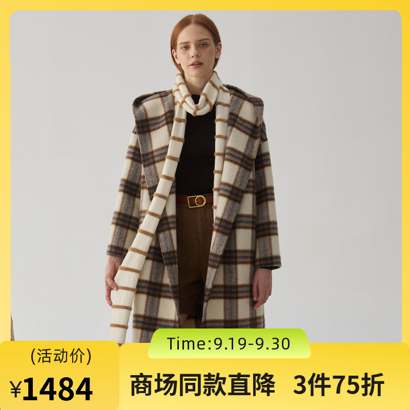 落肩连帽大衣，惬意松弛感