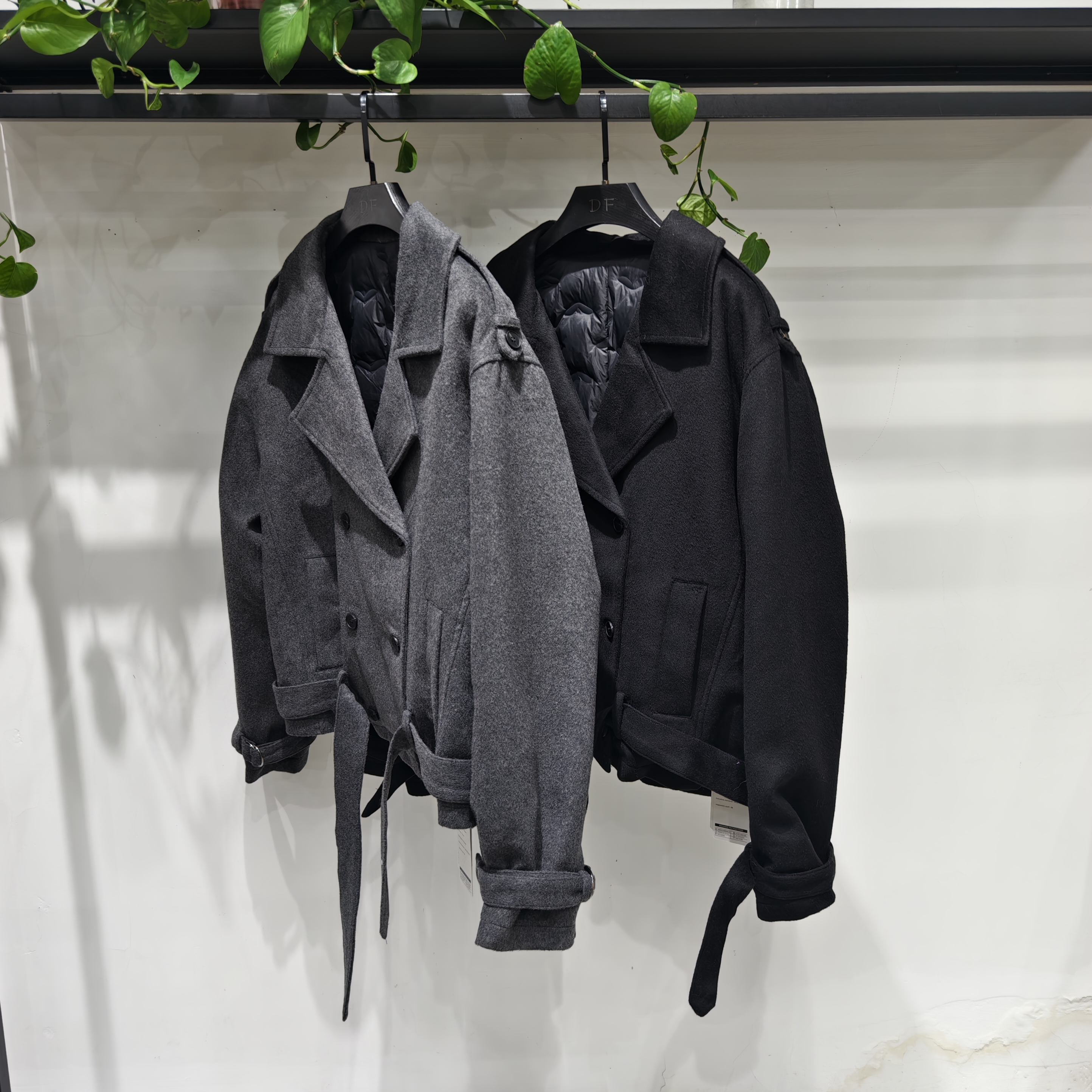 双排扣翻领短款羽绒服外套女