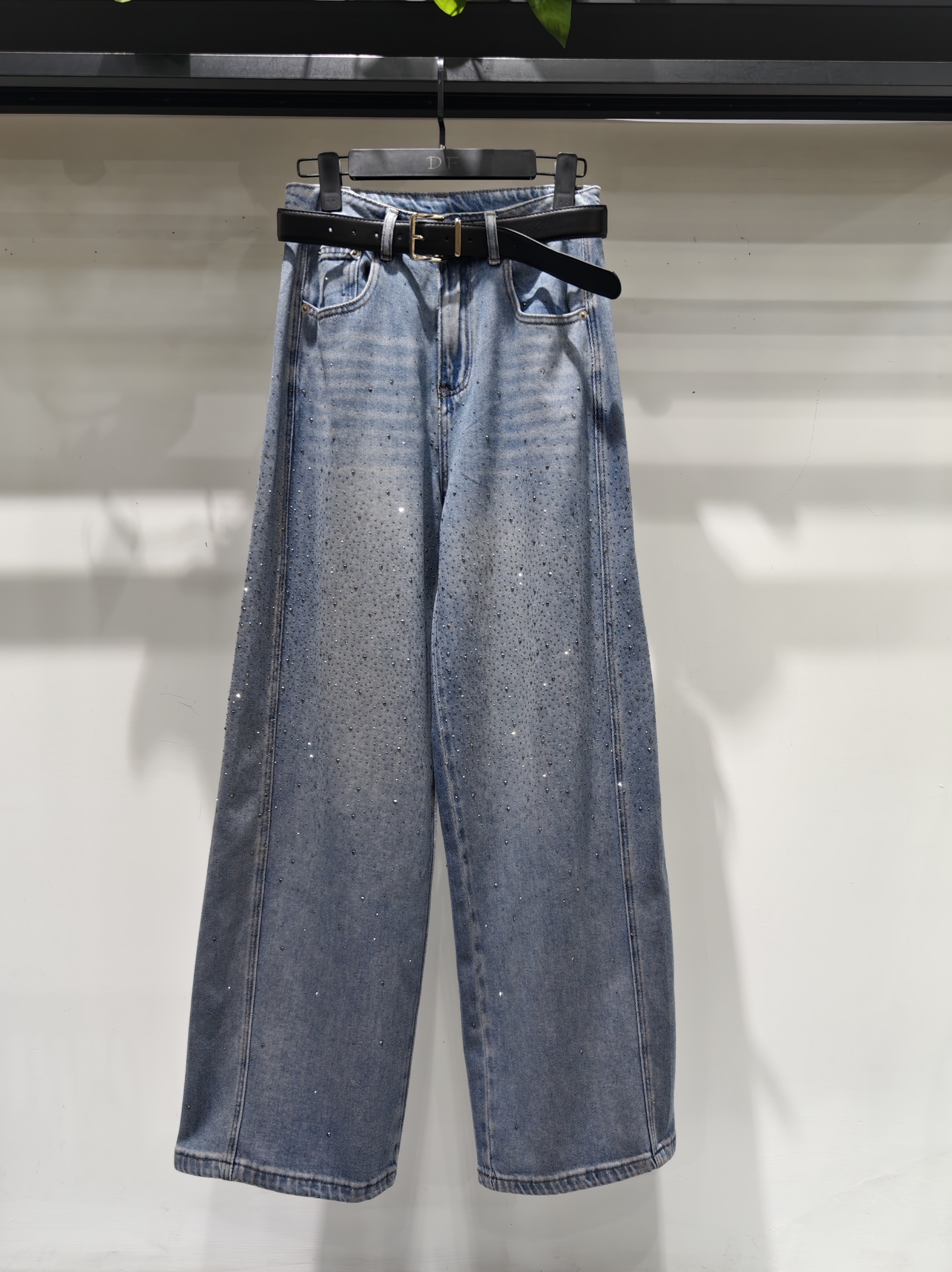 欧货2026春季新款重工烫钻满天星浅蓝色牛仔弯刀裤女宽松阔腿裤潮