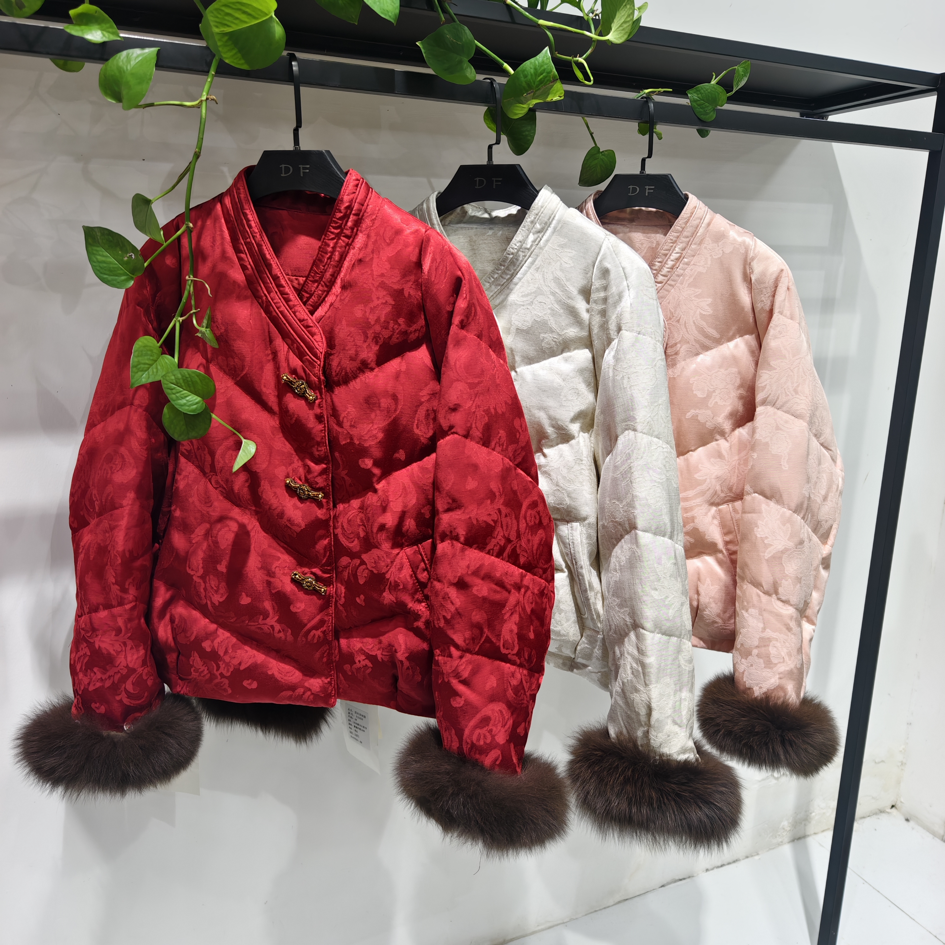 2025冬季新款轻奢时尚新中式国风90%白鸭绒短款羽绒服外套女