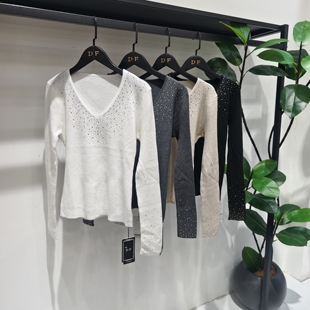 法式烫钻V领长袖针织打底衫女冬季新款高级感内搭洋气巨好看上衣