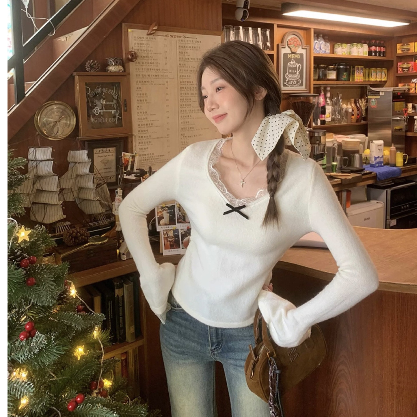 蕾丝蝴蝶结小香风内搭V领长袖打底衫女春秋季喇叭袖针织纯欲上衣