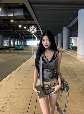 夏季修身飘带辣妹设计感显瘦短款上衣白色印花荡领无袖背心T恤女