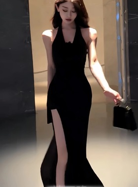 黑色高级V领连衣裙女2025女夏季新款性感V领花朵包臀开叉挂脖长裙