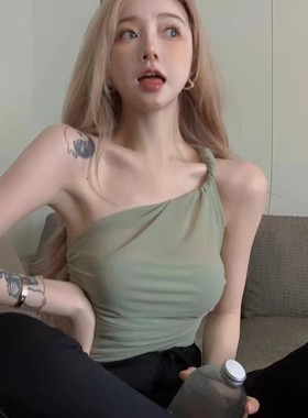 夏季设计感小众打纽斜肩网纱港风吊带背心女外穿修身短款挂脖上衣