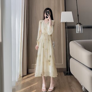 温柔风雪纺碎花连衣裙子女早秋2026新款茶歇裙长袖气质修身a字裙