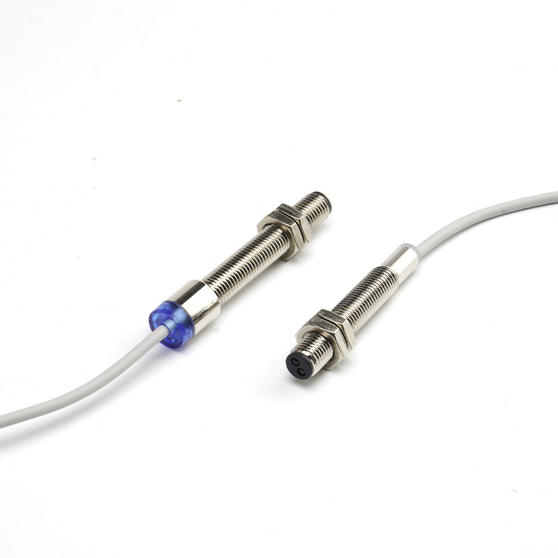 M8漫反射光电开关NPN常开E3HT-DS3E1红外感应传感器24V距离可调