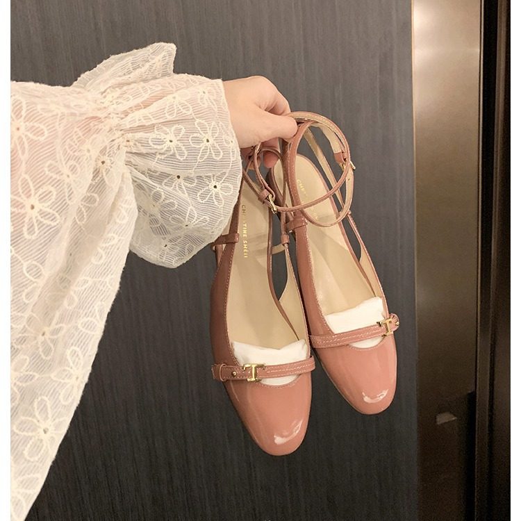 Miss Smile【葡萄妈】温莎千金~o*扣带包头平底后空凉鞋女晚宴鞋
