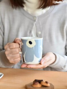 新款 日本限定芬兰Marimekko Unikko字母罂粟花浅蓝马克杯碗碟盘