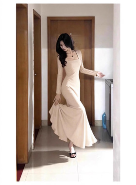 黑色步步生莲鱼尾连衣裙女秋冬季新款内搭包臀梨形伯克利长裙子