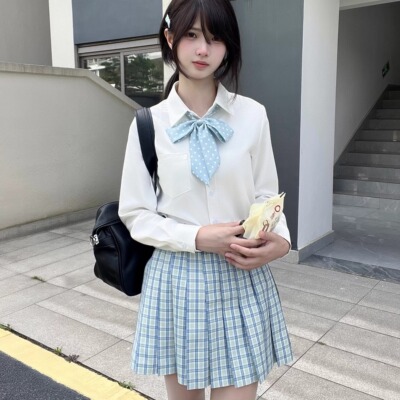 初町野TR奶白宽松竹纤维收腰衬衫