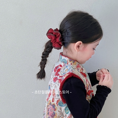 小女孩过年新年扎发头绳儿童