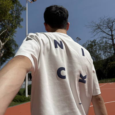NickTian背后字母印花白色短袖
