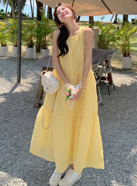 黄色海边沙滩裙格纹无袖连衣裙季中长款宽松度假风格子背心连衣裙
