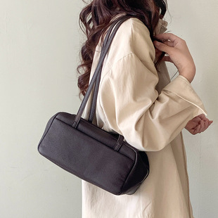 百搭通勤真皮保龄球包小众头层牛皮腋下托特包2025新款法棍单肩包