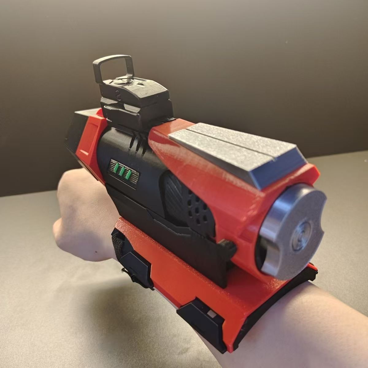 三角洲行动游戏周边可动穿戴红狼