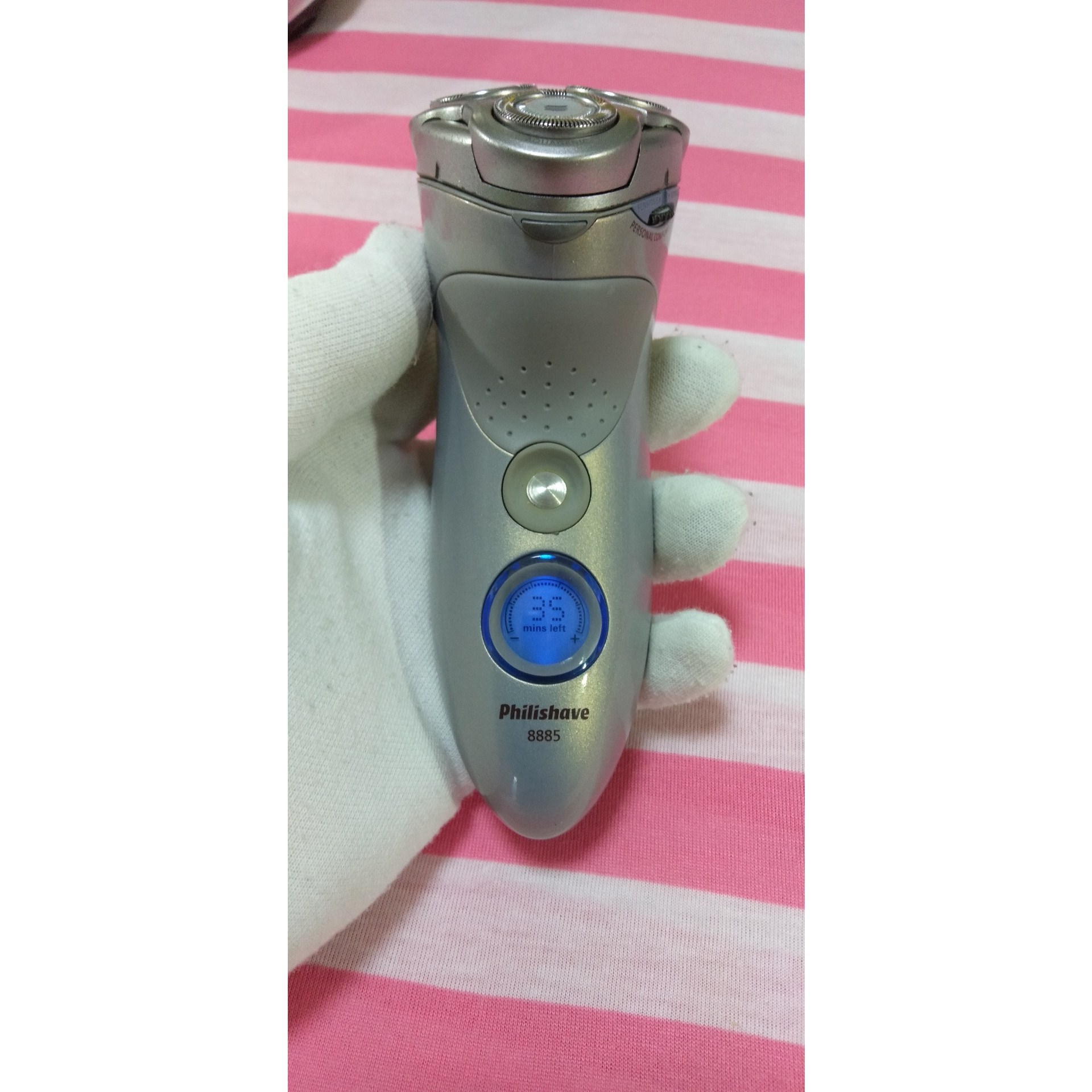 剃须刀8885,荷兰原装制造高端剃须刀,电子显示屏快速