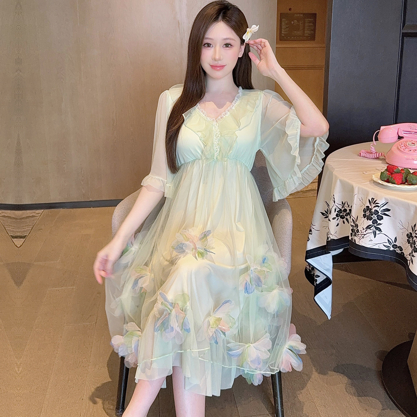 带胸垫网纱睡裙女夏季短袖V领蕾丝花卉中长仙女款甜美家居服睡衣