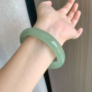 天然老钢板料浅晴水绿色东陵玉类和田玉正圈手镯女温柔百搭款 送礼