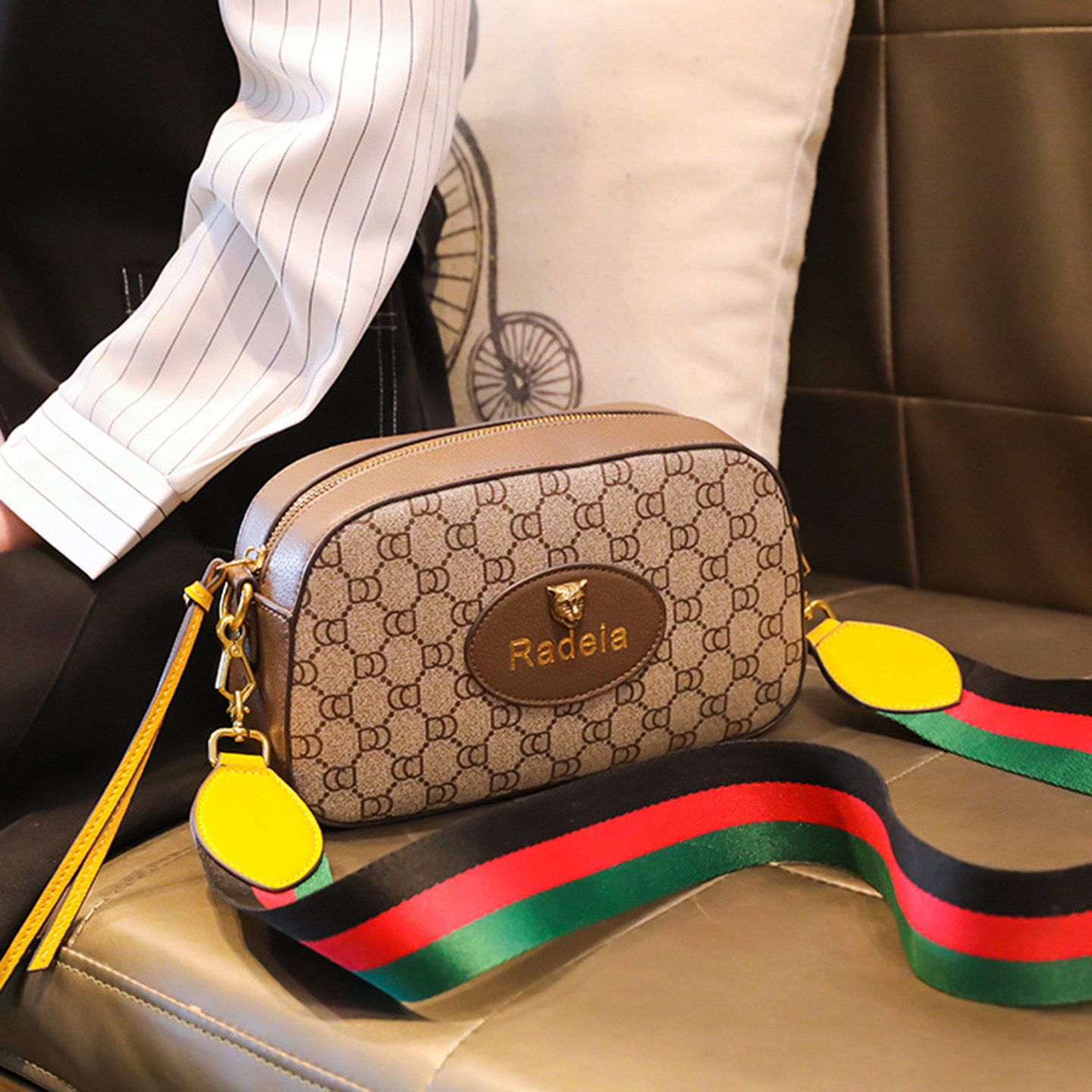 包包女2025新款明星同款复古虎头相机包宽肩带单肩斜挎轻奢小方包,箱包皮具/热销女包/男包,小方包,淘宝优惠券,粉丝福利购,淘宝优惠卷