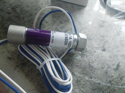 Honeywell霍尼韦尔火焰探测器C7027A1031 UV 现货7个C7915A1028