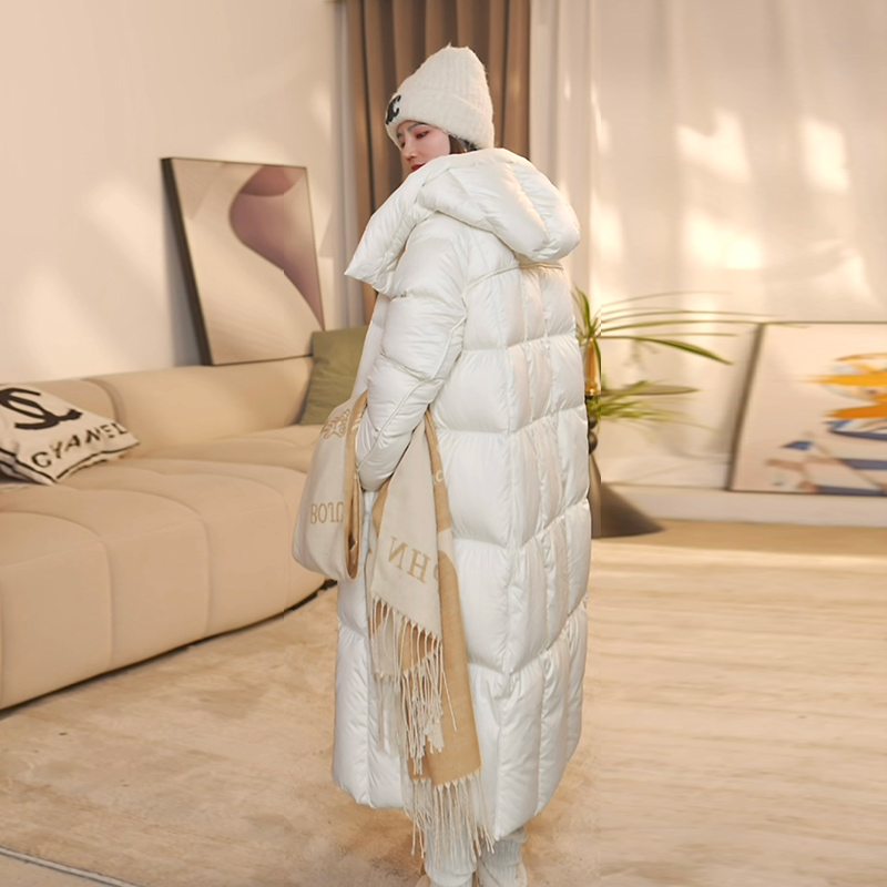 390克95白鹅绒米色羽绒服冬季女款珠光缎面加厚加长保暖轻奢外套