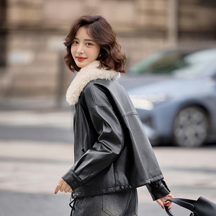 可拆卸毛领皮衣女款 高级感气质翻领宽松加绒流行皮夹克女 2025新款
