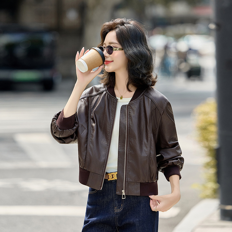 咖色皮衣女款2025新款春秋小个子港风复古PU机车棒球服皮夹克外套