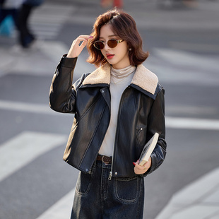 皮衣羽绒服冬季女款2025新款时尚毛绒翻领加厚保暖短款白鸭绒外套