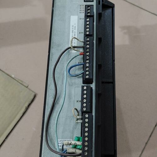 议价SEW变频器 MDX61B0011-5A3-4-00 实物图可维修