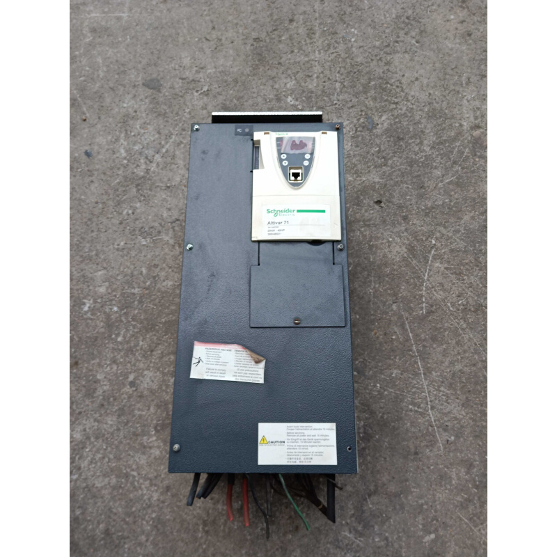拍前询价：二手实拍图 施耐德71变频器 ATV71HD30N4Z 30KW原装拆