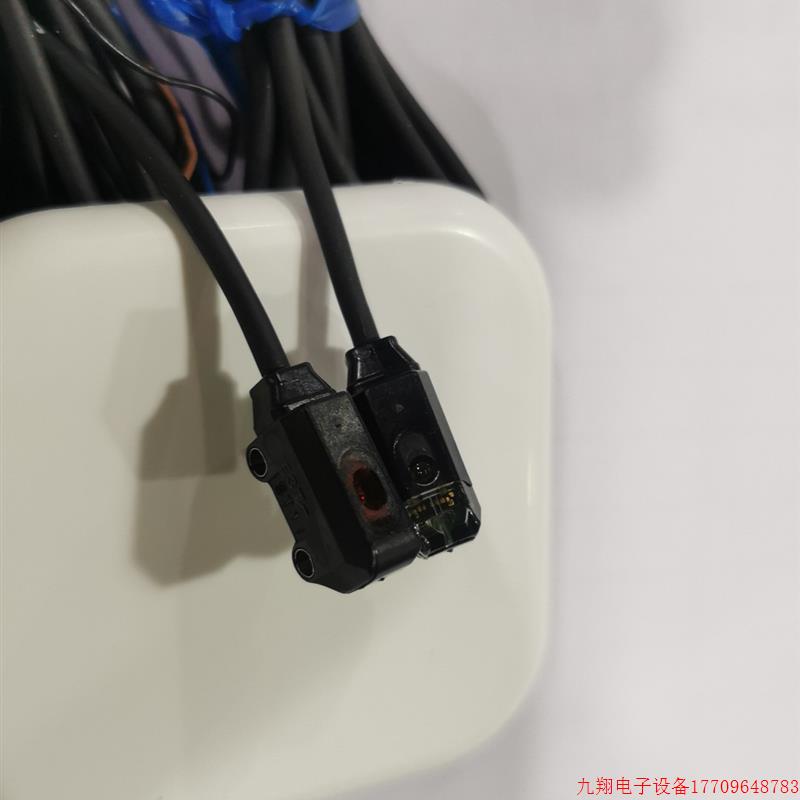 拍前询价:原装全新无包装E3T系列光电传感器E3T-ST11现货