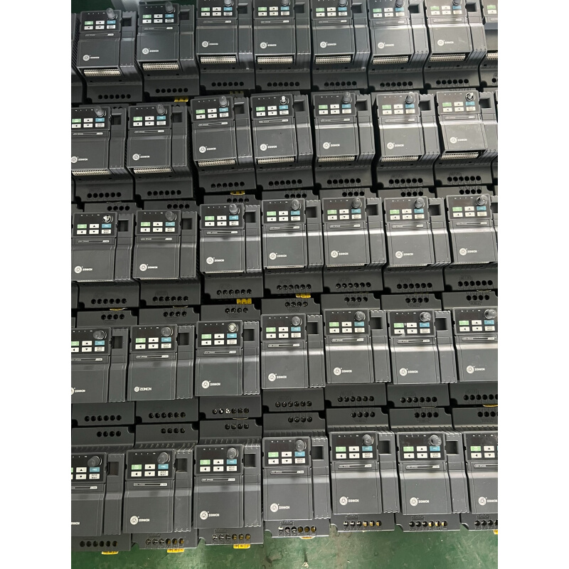 拍前询价：9新众辰变频器 Z2400-3R7G/5R5P 3.7/5.询价为准