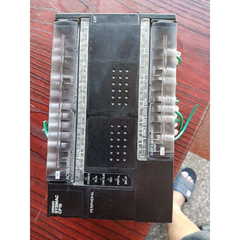 拍前询价：机器设备上拆下一个殴母龙PLcCP1E-E40DR-A成